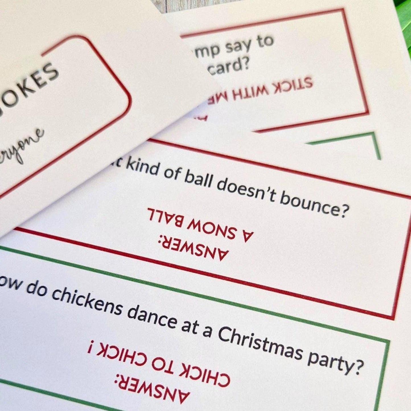 Christmas Jokes: Funny Holiday Cards, Kids Party Favours - Cracker - Small - 15 cards 30 jokes